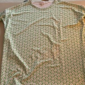 NWT woman’s lularoe shirt